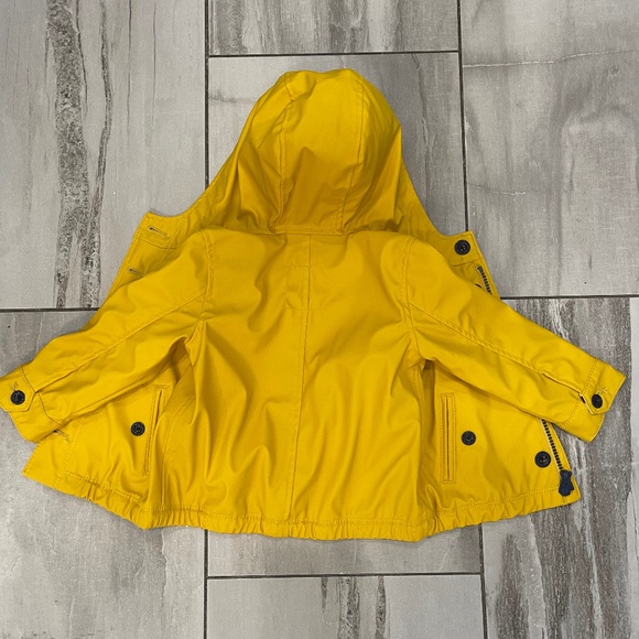 Gap rain jacket - Picture 2 of 3